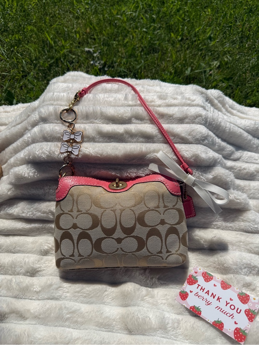 Vintage Coach Mini Turnlock In Tan With Pink Leather🎀